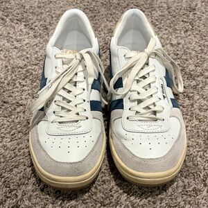 Gola Hawk Sneakers in size 7. Dark blue with gold heel.